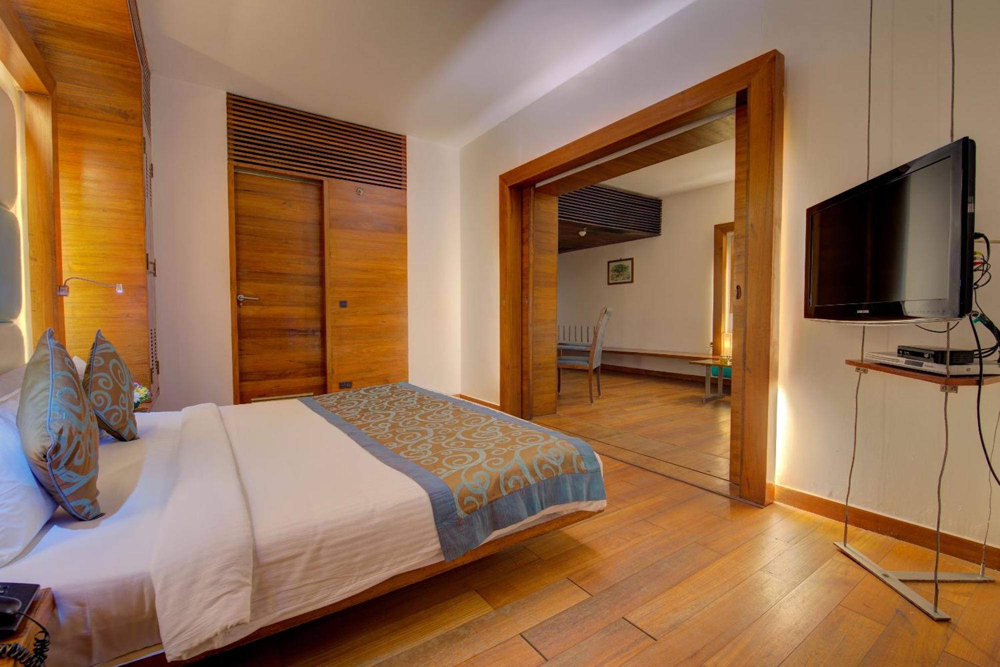 Suite 1 Double Bed Complimentary minibar 01 per