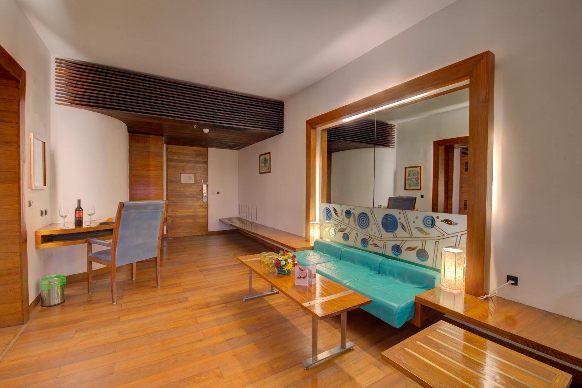 Suite 1 Double Bed Complimentary minibar 01 per